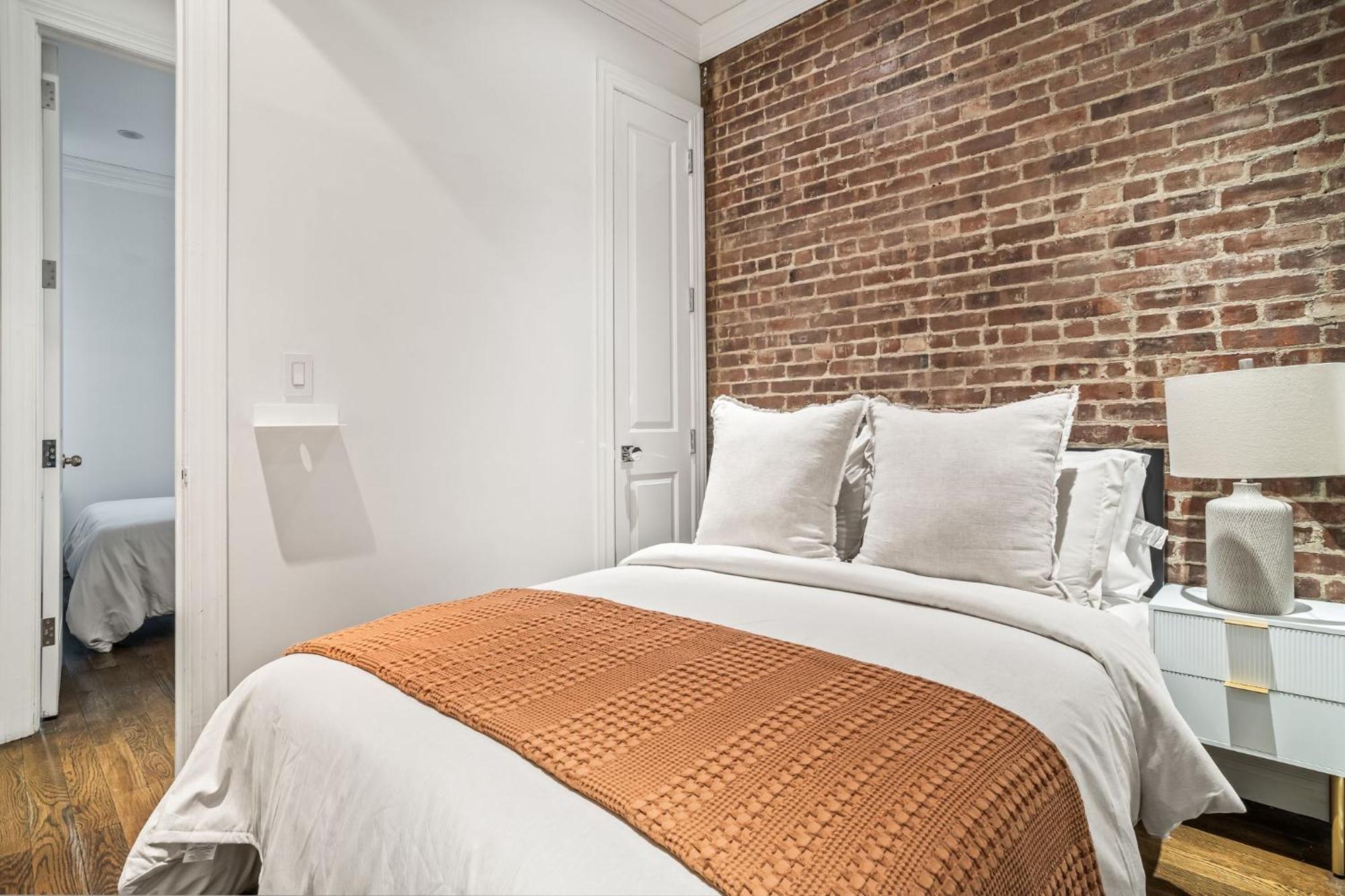 Charming Midtown 3bd 1 Bath Near Times Square & Park *